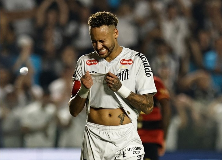 Неймар държи вратата на тоалетната отворена заради клаустрофобия