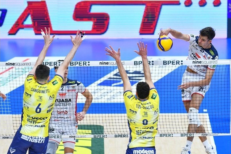 Българските национали във волейбола с продължаващи загуби в Италия