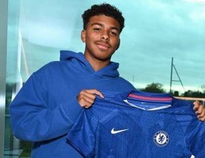 Синът на Тиаго Силва, Исаго, подписа професионален договор с Челси
