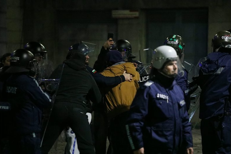 71 задържани след погромите: Синът на Бобоков и младеж с 31 000 лв. сред арестуваните