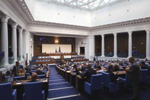 Парламентът отхвърли референдума за еврото, Радев не изпрати представители
