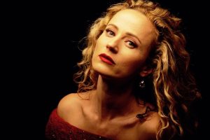 Деси Добрева разкрива: Живеех насън в „Шоуто на Слави“, докато учех две специалности