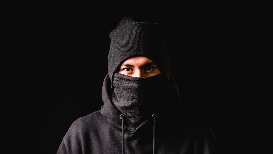 МВР Бездейства: Маскирани Протестиращи Нарушават Закона, Глобите Стоят Неприложени