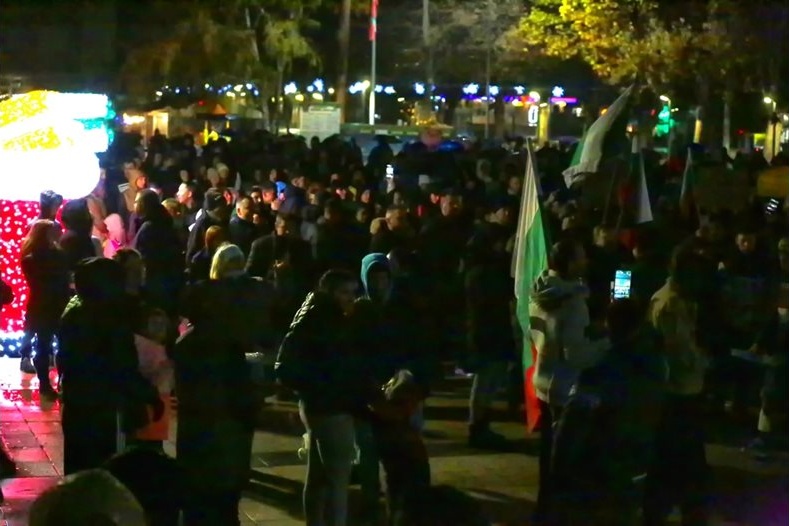 Монтана на протест: Близо 500 излязоха на площад „Жеравица“