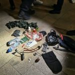 Маски, боксове и пиратки: Полицията иззе оръжия от младежи на протест