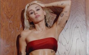 Майли Сайръс отрече слуховете за годеж с Макс Морандо