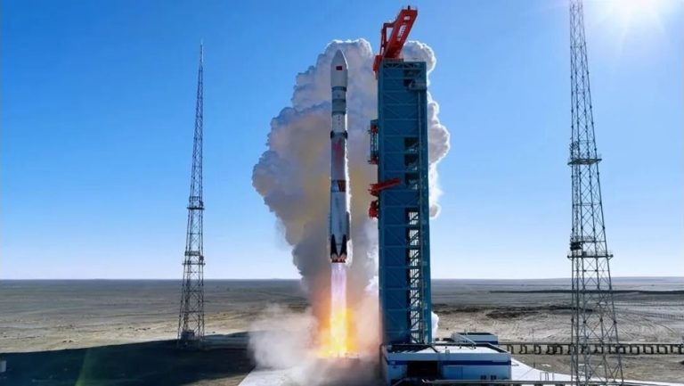 Китай изстреля успешно „Джуцюе-3“ до орбита, но възстановяването на първия етап се провали