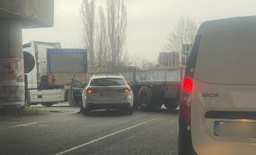 Нова тежка катастрофа край столичния квартал „Илиянци“: Кола се блъсна в ТИР
