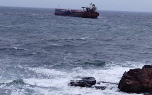 Изоставеният танкер край Ахтопол е неосветен, представлява навигационна опасност