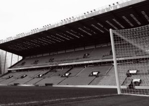 Мач от Чемпиъншип прекратен след смърт на фен