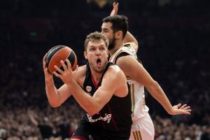 Везенков и "Олимпиакос" с девета поредна победа в Гърция