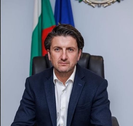 Министър Боршош празнува рожден ден: Визионерът, който рядко говори, но неуморно работи за туризма