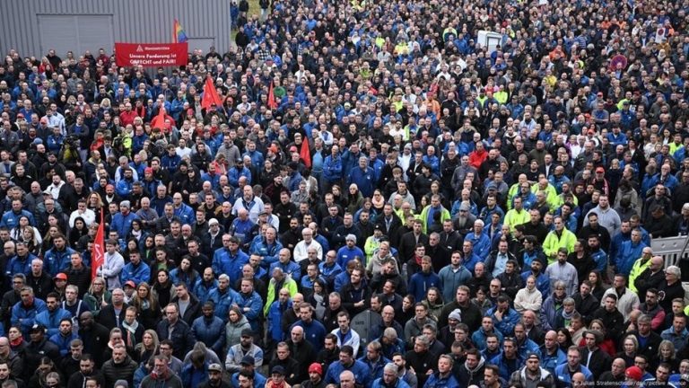 Volkswagen предлага 30 000 евро за преместване от Дрезден във Волфсбург Volkswagen предлага 30 000 евро за преместване от Дрезден във Волфсбург