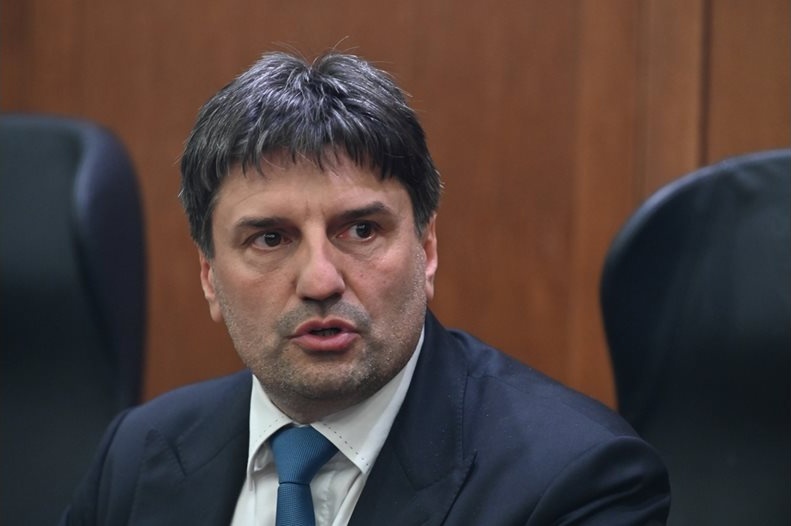 Задържаха крадци след гонка в София, свързани със 7 домови кражби