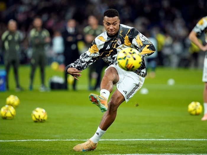 Килиан Мбапе ще играе срещу „Манчестър Сити“ въпреки счупен пръст