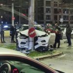 Кола се заби в светофар на оживено кръстовище в София