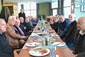 Георги Иванов почете футболни легенди на традиционен Коледен обяд