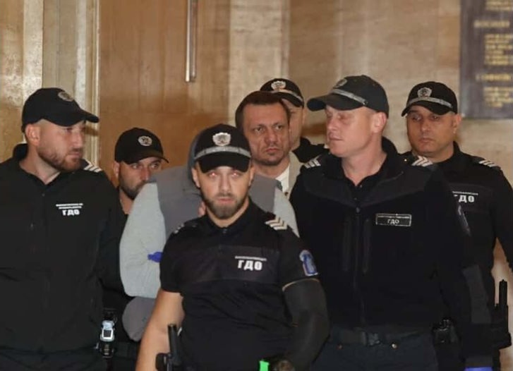 Опасният наркотик GHB открит в дома на Станимир Хасърджиев, съдът остави трима в ареста