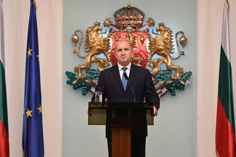 Радев: Управляващите изобретиха нов жанр, но недоволството е масово