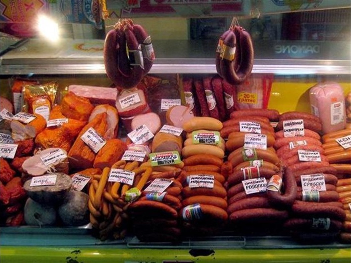 Мъж открадна килограм луканки в Лом, полицията го задържа