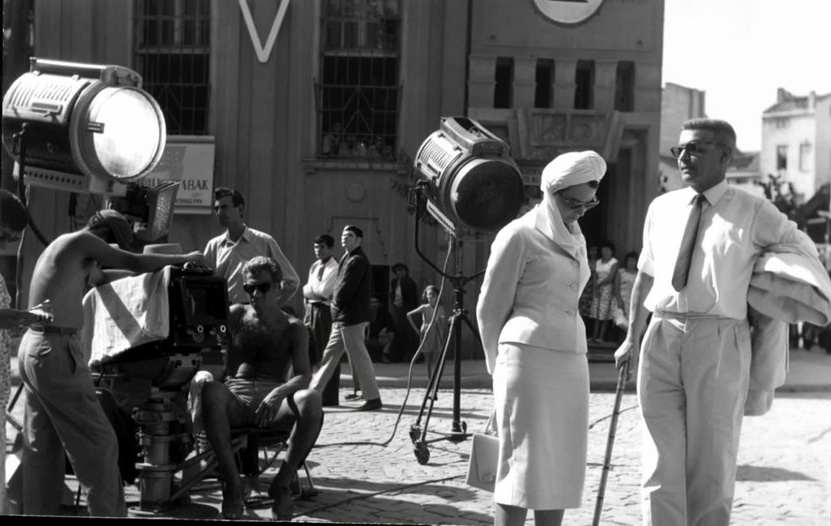 Фотозагадка разпали мрежата: Коя българска актриса отива на Кан?