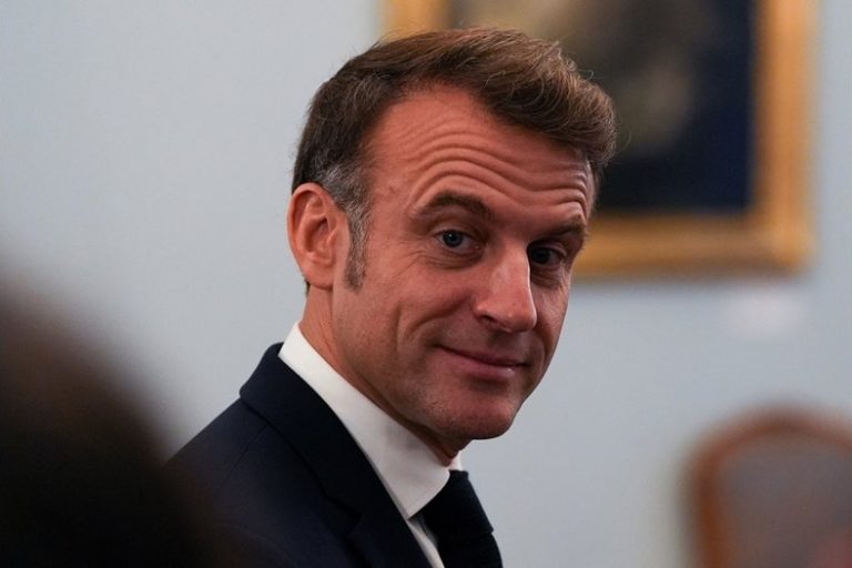 Макрон, Стармър и Мерц разговаряха с Тръмп за Украйна: 40-минутен разговор в Елисейския дворец