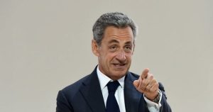 Никола Саркози публикува мемоари от затвора „Санте“