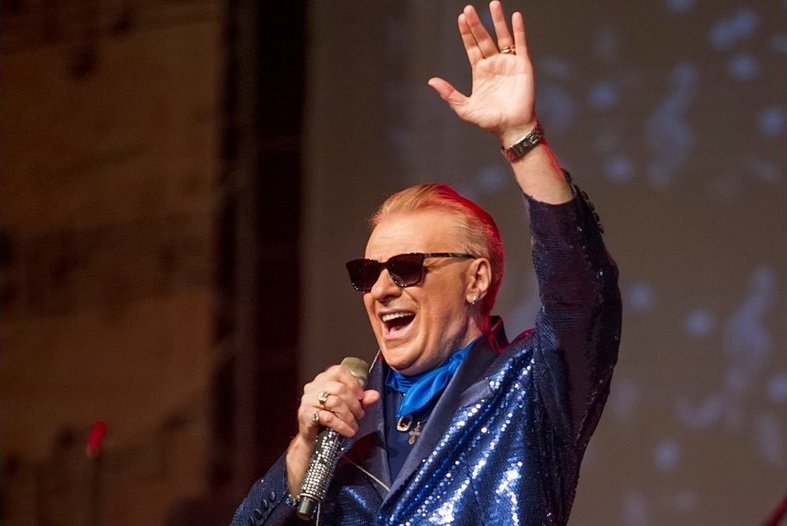 Васил Найденов и Симеон Николов даряват вещи за коледен търг на Община Тунджа