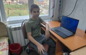 Алекс от Ловеч: Упоритост и вяра в борбата с церебралната парализа