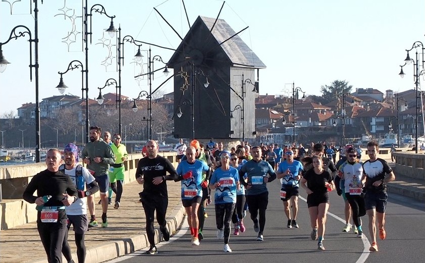 Несебър ще посрещне маратонец, бягащ 21 км на заден ход