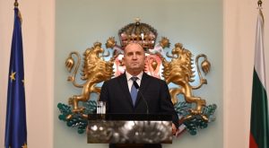 Радев "готви на бавен огън" след оставката на правителството