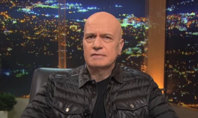 Слави Трифонов след оставката на кабинета: Ние, чалгарите, сме като котките – имаме по 9 живота Слави Трифонов след оставката на кабинета: Ние, чалгарите, сме като котките – имаме по 9 живота