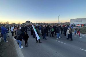 Над 100 пловдивчани блокираха Околовръстното: „Махнете мантинелите!“