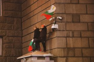 Обрат за 21 часа: Оставката на правителството шокира политици и протестиращи