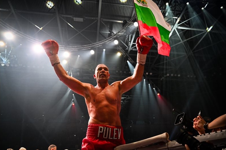 Кубрат Пулев загуби световната титла: Мурат Гасиев го нокаутира в Дубай