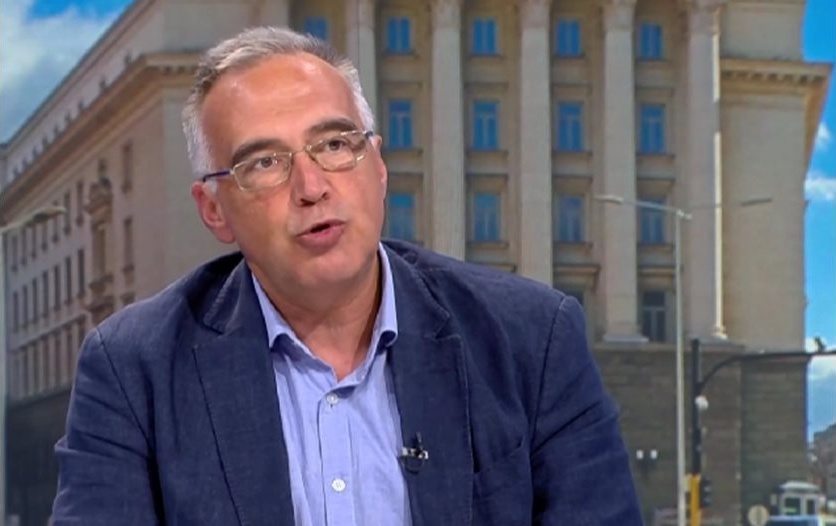 Антон Кутев: Оставката на Румен Радев е логична след 'завъртането на рулетката'