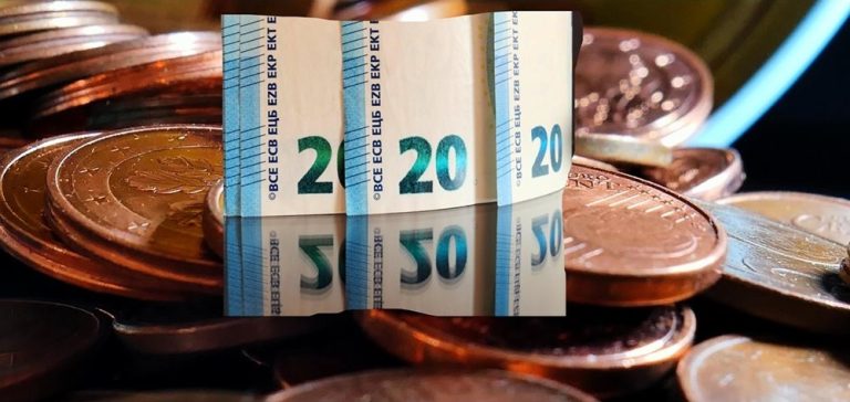Без нерви на Нова година: Запасете се с кеш и заредете сметки преди еврото Без нерви на Нова година: Запасете се с кеш и заредете сметки преди еврото