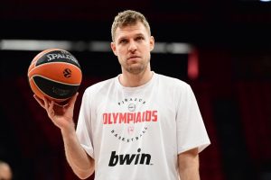 Александър Везенков с MVP представяне и дабъл-дабъл при десета поредна победа на Олимпиакос