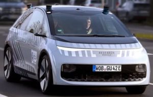Volkswagen тества автономно такси Gen.Urban по улиците на Волфсбург