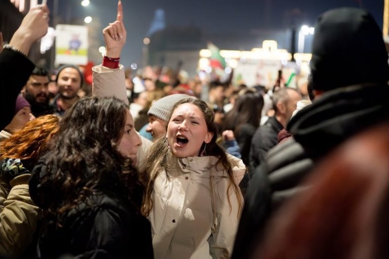 Правителството падна: Анализ на политическата криза и бъдещите сценарии Правителството падна: Анализ на политическата криза и бъдещите сценарии