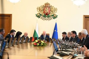 Правителството в оставка отпусна почти половин милиард лева за метро, влакове и болници