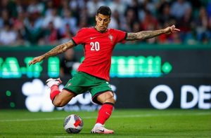 Неочакван обрат: Скандал с Жоао Кансело в самолет се оказа шега