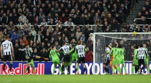 Дерби на титаните: "Нюкасъл" срещу "Манчестър Сити" на полуфинал за Купата на Лигата