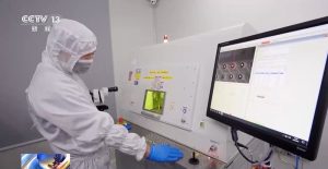 Китай с ключов пробив в интерфейса мозък-компютър: Пациент с квадриплегия управлява роботизирано куче