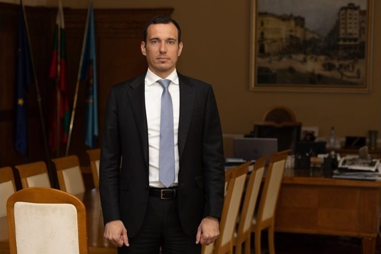 Кметът Терзиев обяви решения за боклука, за да избегне криза в София Кметът Терзиев обяви решения за боклука, за да избегне криза в София