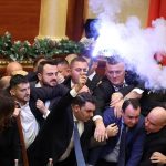 Хаос в албанския парламент: Бой, факли и прекъснато излъчване на последното заседание