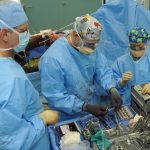 Пробив в медицината: Хирурзи отстраниха тумор от гръбнака през очната кухина