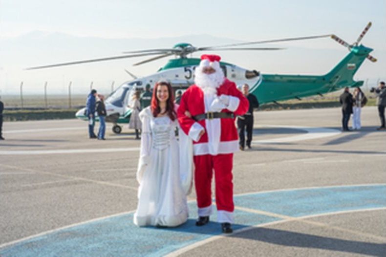 Дядо Коледа и Снежанка кацнаха с хеликоптер на Гранична полиция за коледно тържество