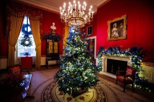 Мелания Тръмп преобрази Белия дом: 7600 м панделки, 10 000 пеперуди и LEGO портрети за Коледа