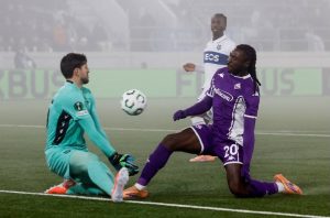 Полша изненадващо поведе в борбата за допълнително място в Шампионската лига